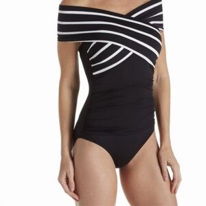 Lauren Ralph Lauren size 8 black & White Striped one piece swimsuit padded